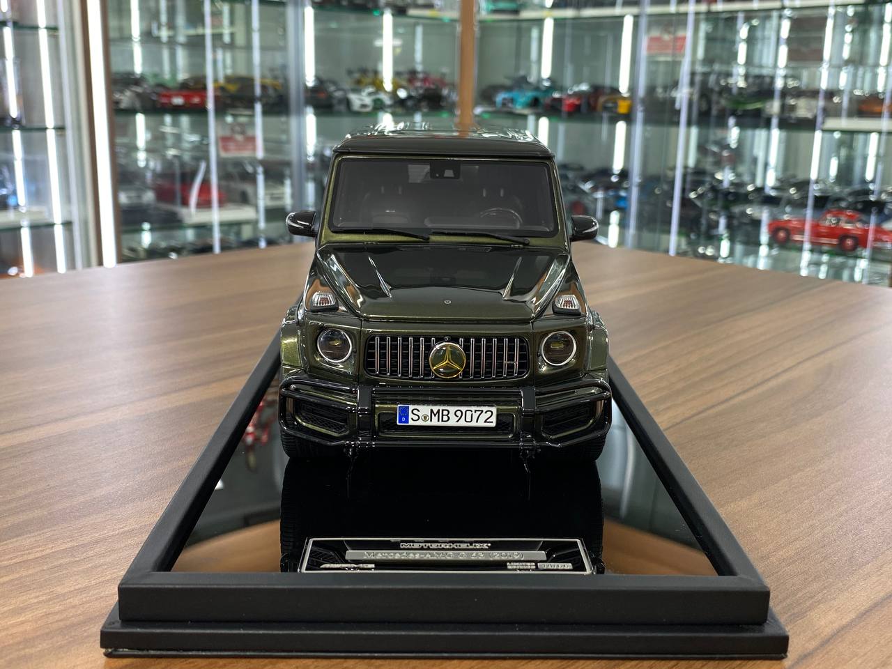 1/18 Resin Motor Helix Mercedes Benz AMG G63 2019 Olive Green Limited 66 pcs
