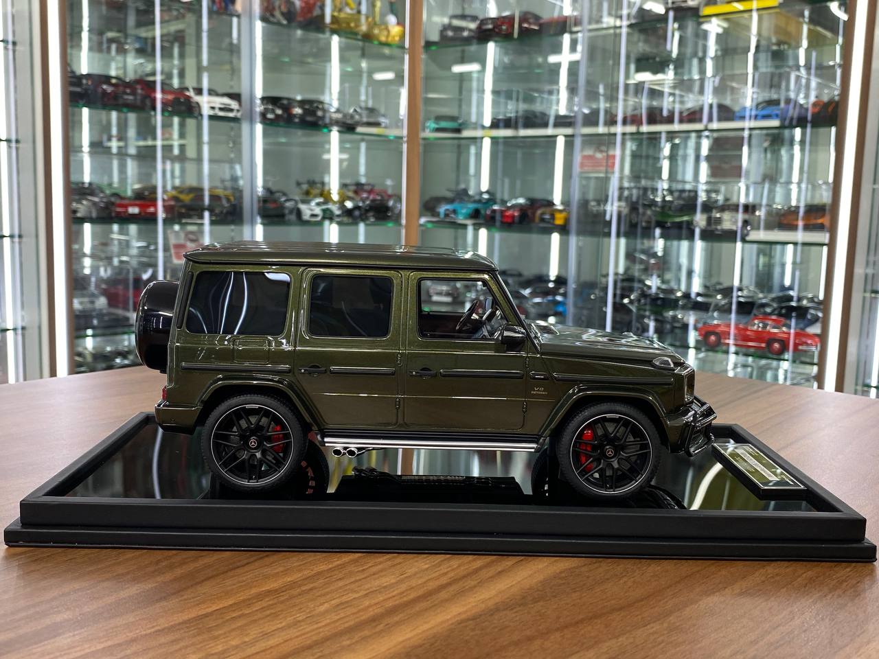 1/18 Resin Motor Helix Mercedes Benz AMG G63 2019 Olive Green Limited 66 pcs