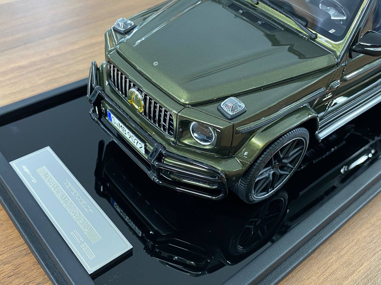 1/18 Resin Motor Helix Mercedes Benz AMG G63 2019 Olive Green Limited 66 pcs