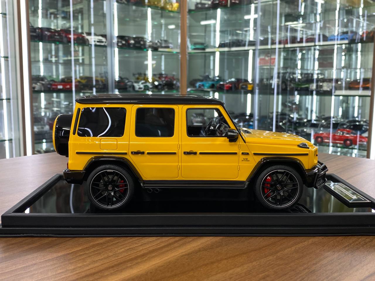 1/18 Resin Motor Helix Mercedes Benz AMG G63 2019 Yellow Limited 99 pcs