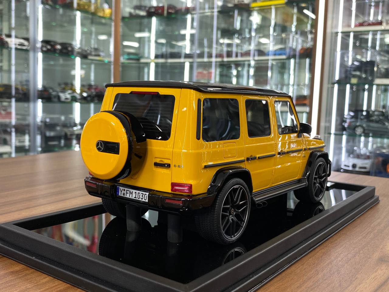 1/18 Resin Motor Helix Mercedes Benz AMG G63 2019 Yellow Limited 99 pcs