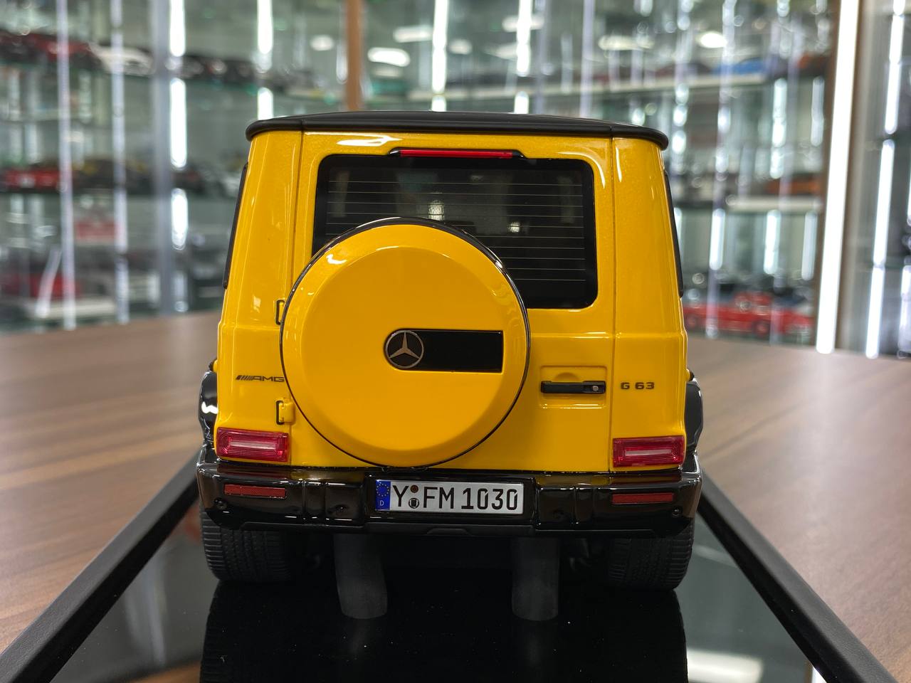 1/18 Resin Motor Helix Mercedes Benz AMG G63 2019 Yellow Limited 99 pcs