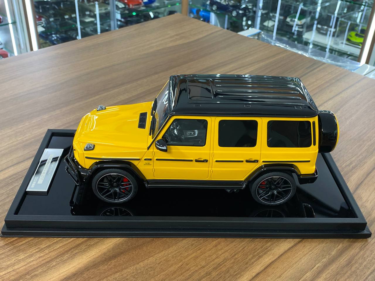 1/18 Resin Motor Helix Mercedes Benz AMG G63 2019 Yellow Limited 99 pcs