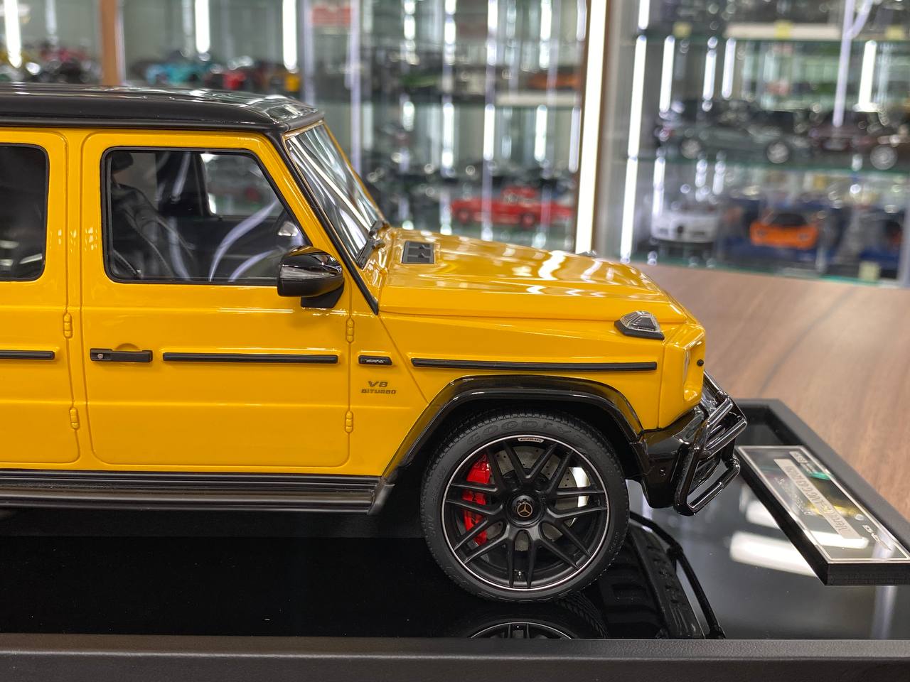 1/18 Resin Motor Helix Mercedes Benz AMG G63 2019 Yellow Limited 99 pcs