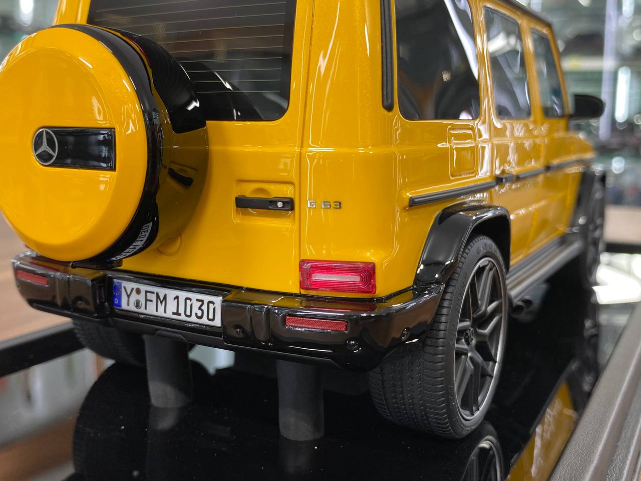 1/18 Resin Motor Helix Mercedes Benz AMG G63 2019 Yellow Limited 99 pcs