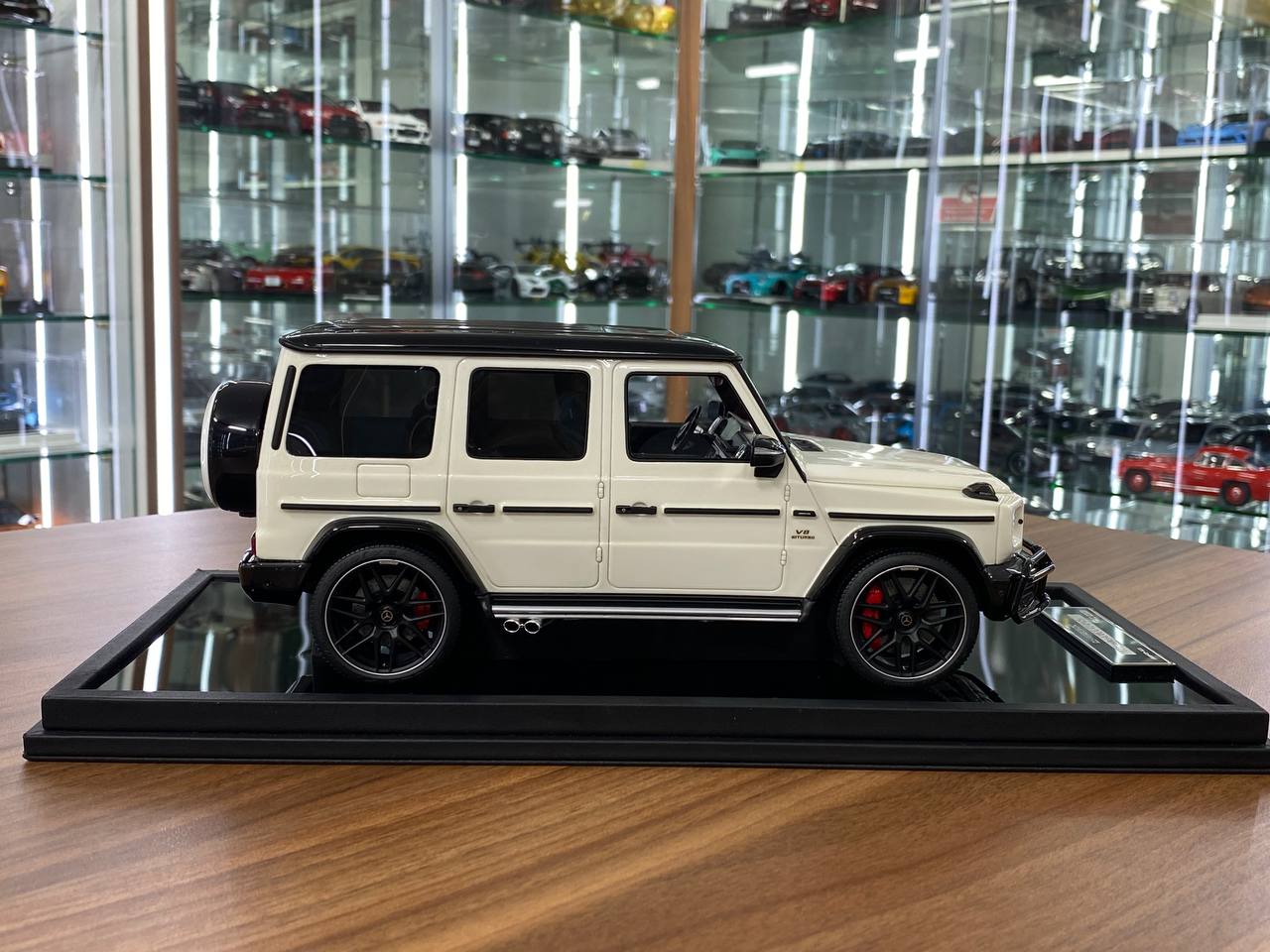 1/18 Resin Motor Helix Mercedes Benz AMG G63 2019 White/ black roof Limited 99 pcs