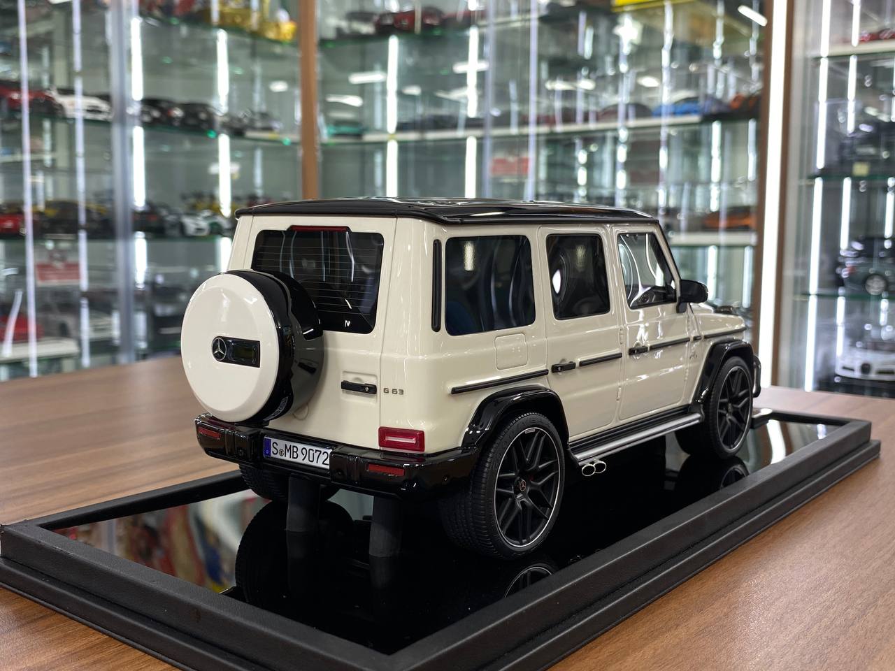 1/18 Resin Motor Helix Mercedes Benz AMG G63 2019 White/ black roof Limited 99 pcs