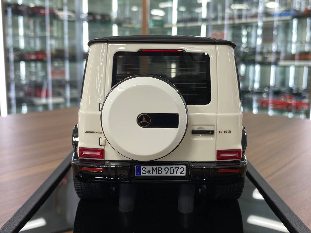 1/18 Resin Motor Helix Mercedes Benz AMG G63 2019 White/ black roof Limited 99 pcs