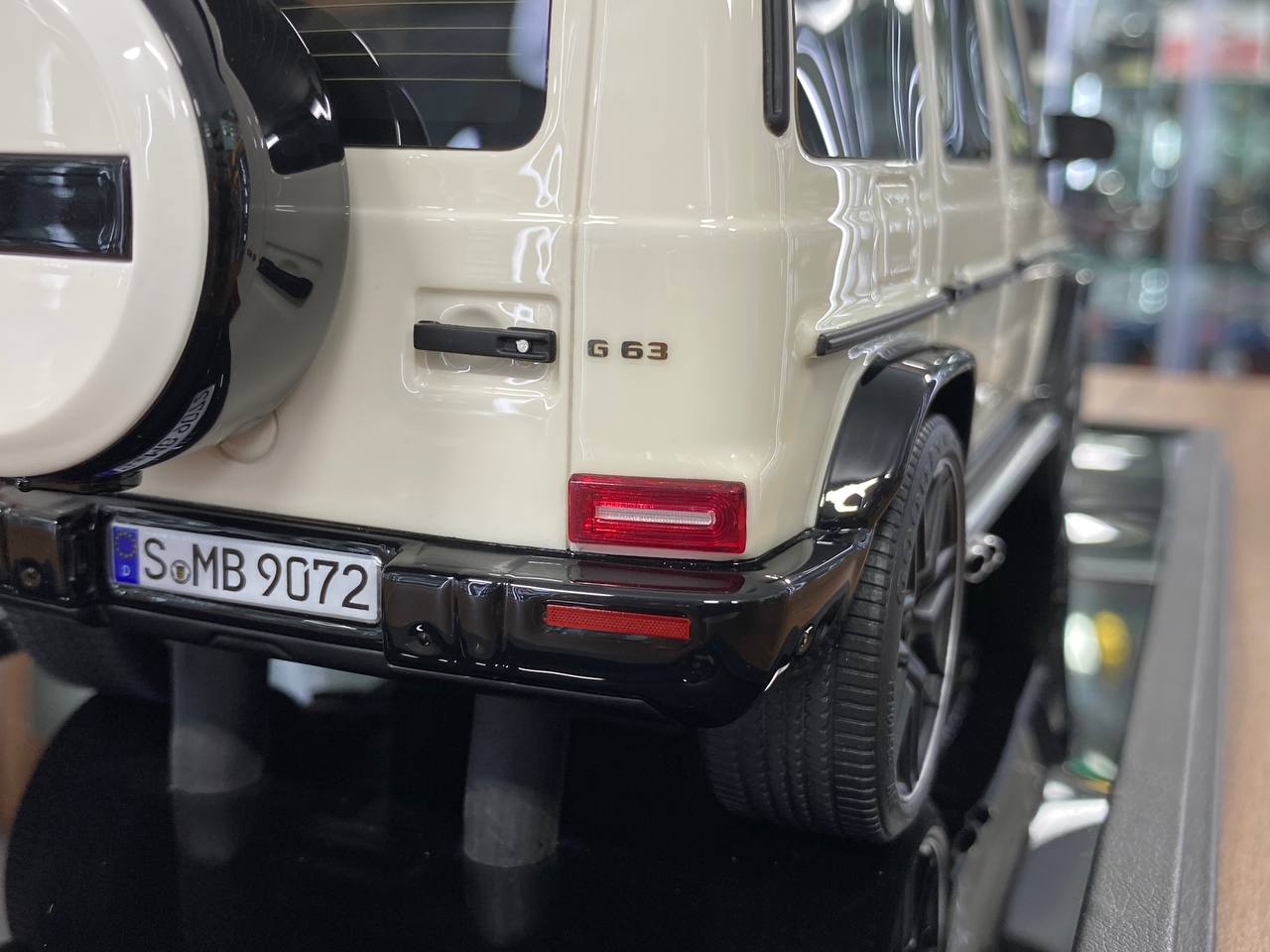 1/18 Resin Motor Helix Mercedes Benz AMG G63 2019 White/ black roof Limited 99 pcs