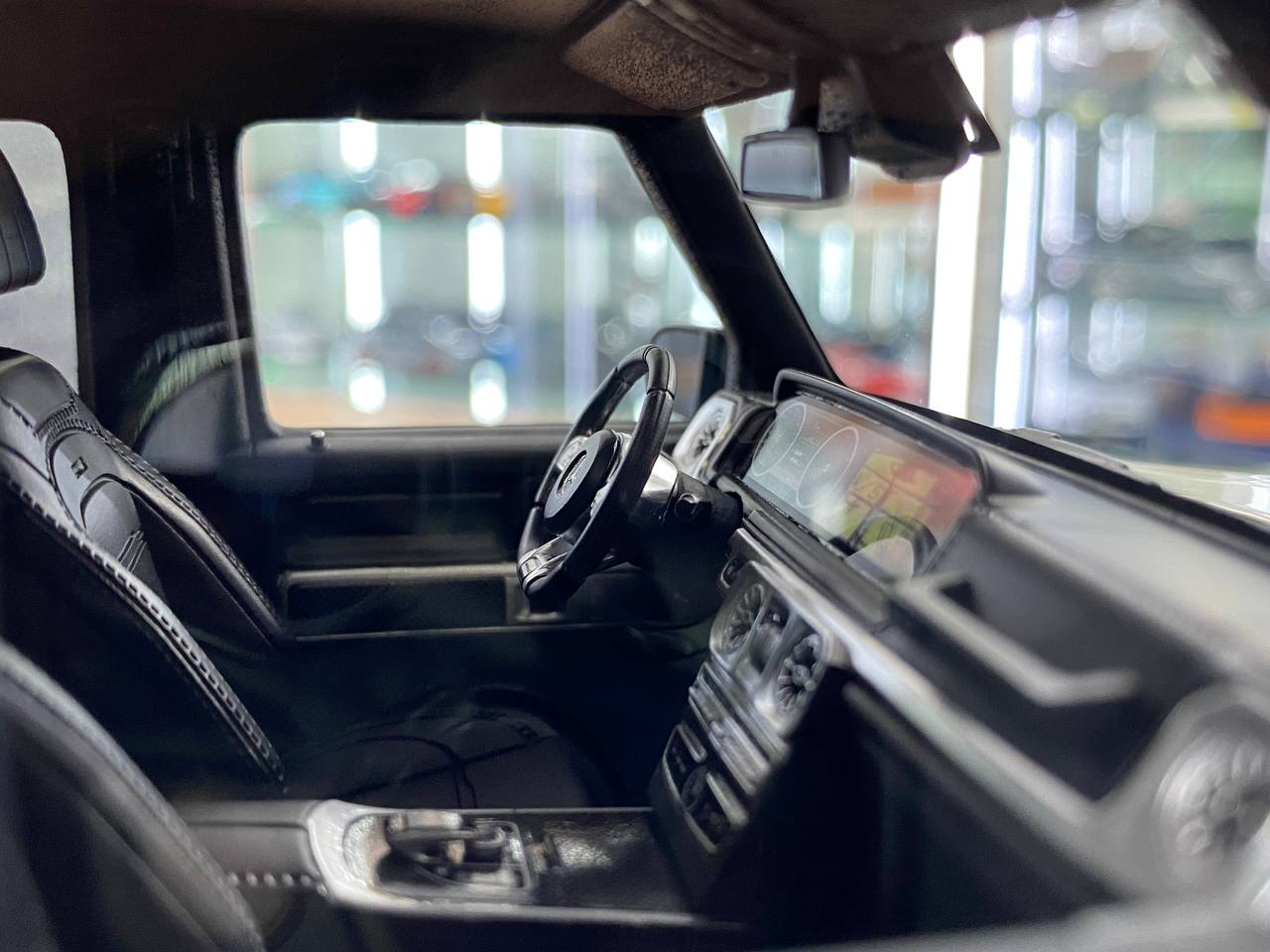 1/18 Resin Motor Helix Mercedes Benz AMG G63 2019 White/ black roof Limited 99 pcs
