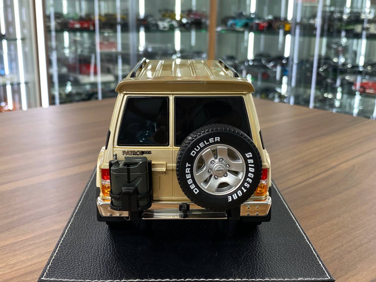1/18 Diecast Nissan Patrol Super Safari Y60 Beige IVY Models Scale Model Car