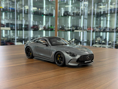 1:18 NZG Dealer Edition Mercedes-AMG GT 63 4MATIC+ - Selenite Grey