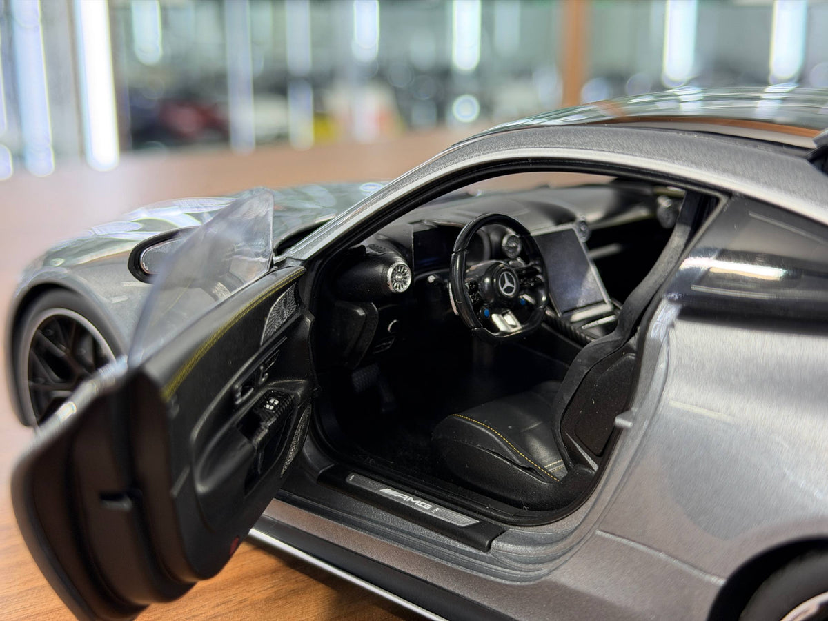 1:18 NZG Dealer Edition Mercedes-AMG GT 63 4MATIC+ - Selenite Grey