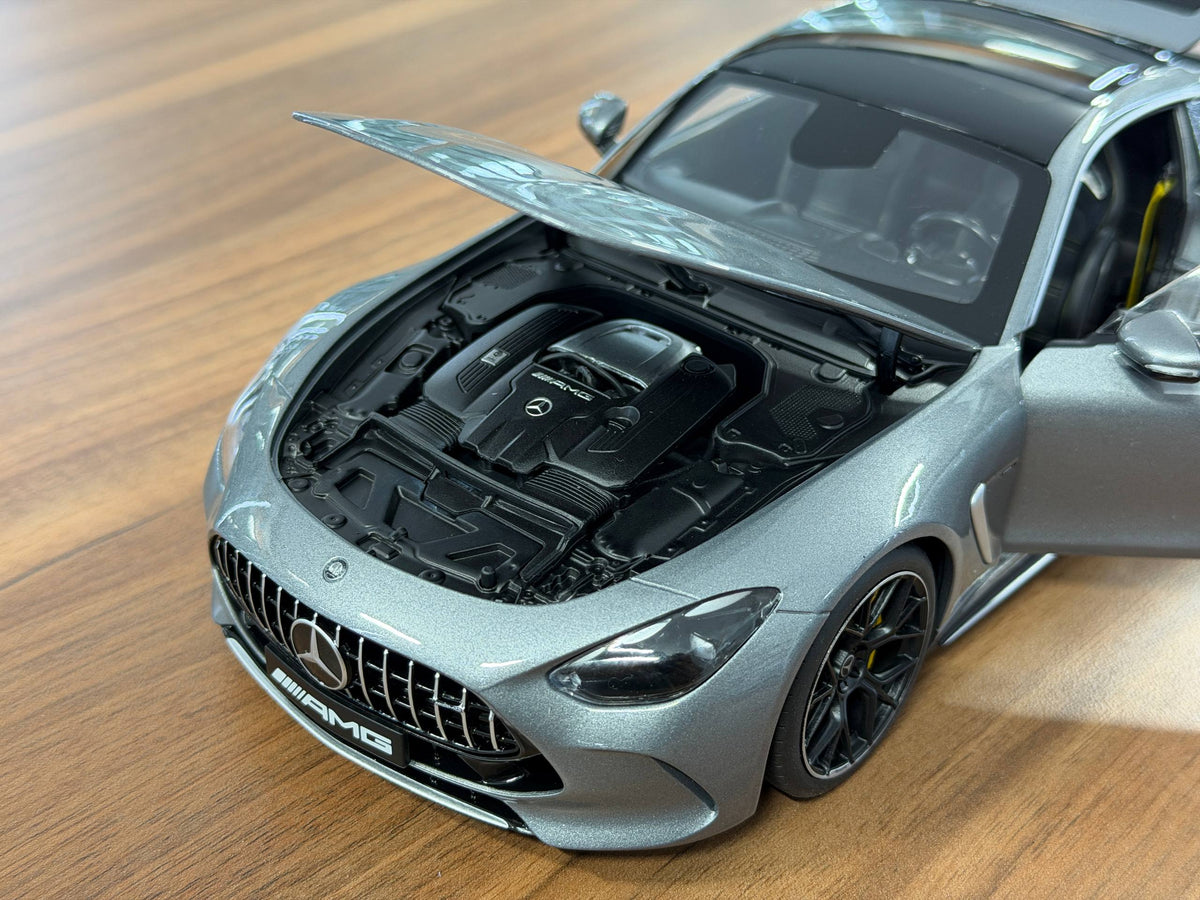 1:18 NZG Dealer Edition Mercedes-AMG GT 63 4MATIC+ - Selenite Grey