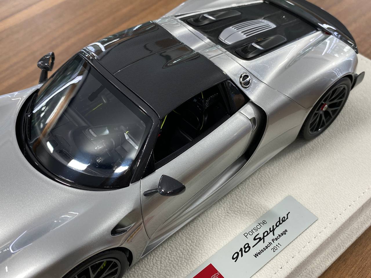 Porsche 918 Spyder Weissach Package 1:18 Resin – GT Silver | Make