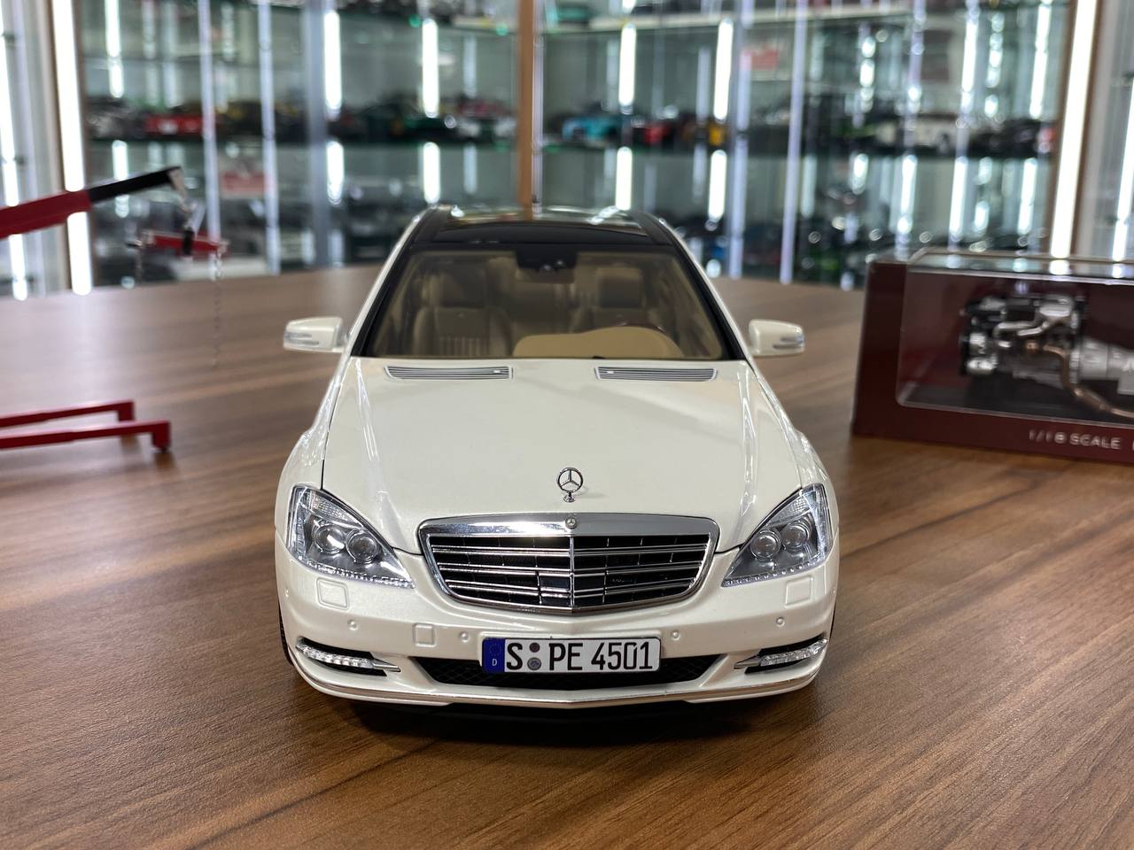 1/18 Diecast Motor-Helix Mercedes Benz S Class S600L (W221) White - Limited 499 pcs