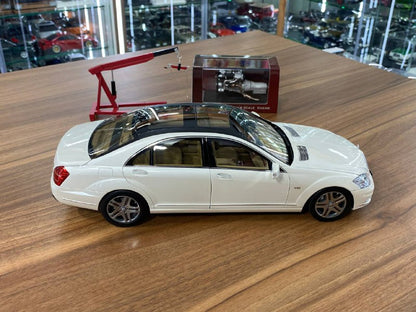 1/18 Diecast Motor-Helix Mercedes Benz S Class S600L (W221) White - Limited 499 pcs
