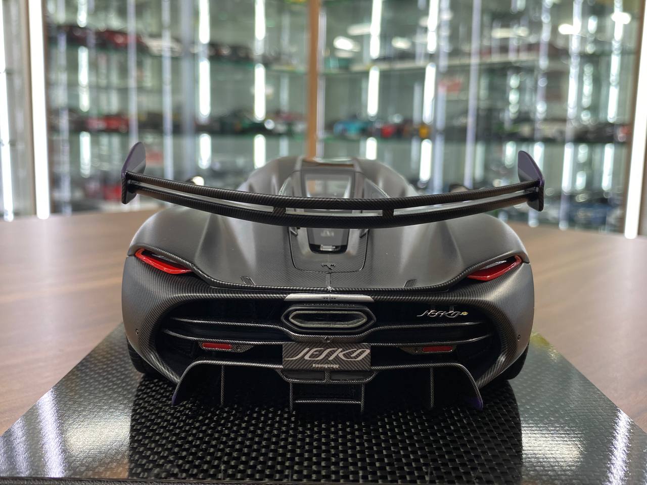 1/18 Resin FrontiArt Koenigsegg Jesko Naked Carbon Limited- 100 pcs