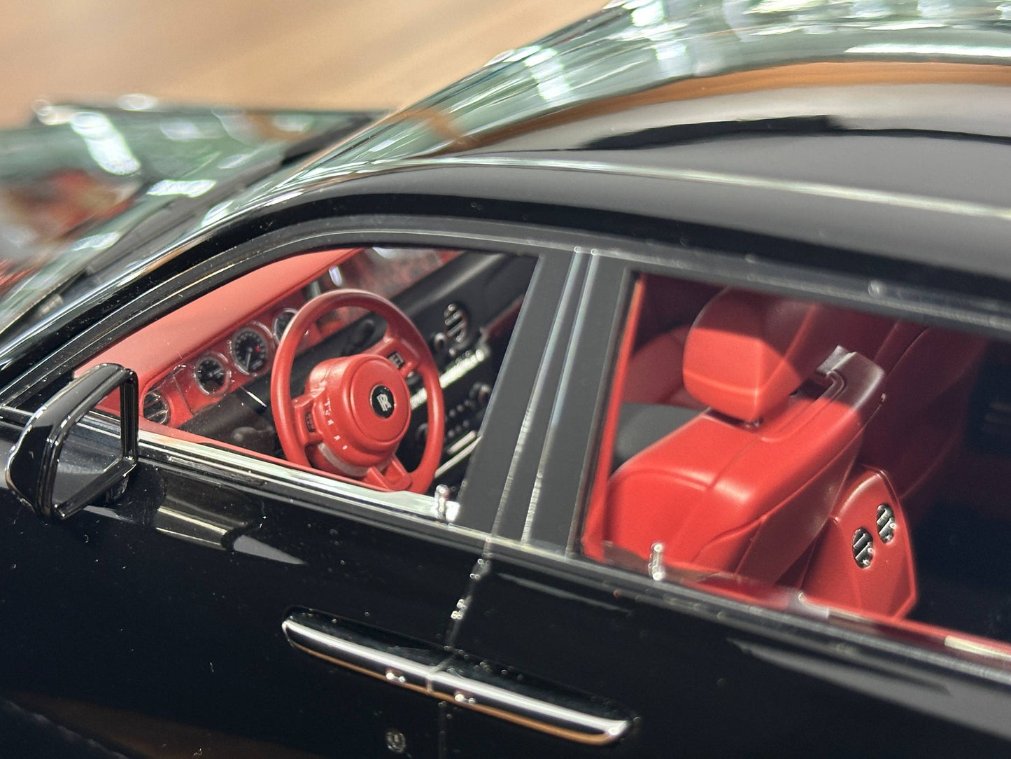 1:18 Resin H&H Rolls Royce Phantom Extended Wheelbase – Diamond Black – (Limited 50 pcs)