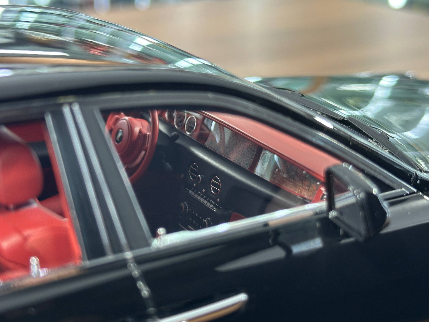 1:18 Resin H&H Rolls Royce Phantom Extended Wheelbase – Diamond Black – (Limited 50 pcs)