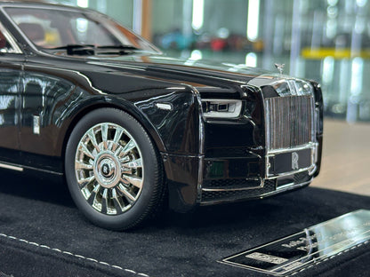 1:18 Resin H&H Rolls Royce Phantom Extended Wheelbase – Diamond Black – (Limited 50 pcs)