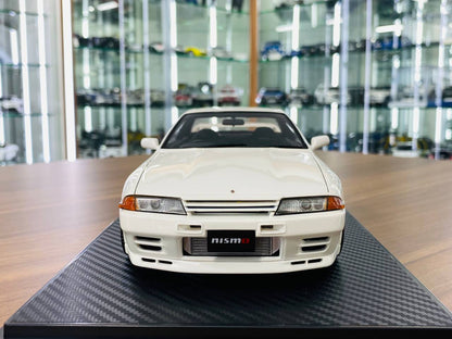 1/18 resin model (not opening) Ignition Model  Nissan Skyline GT-R R32  white