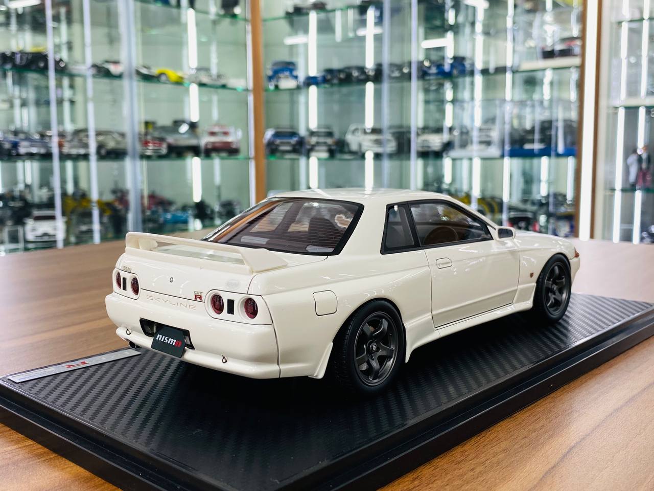 1/18 resin model (not opening) Ignition Model  Nissan Skyline GT-R R32  white