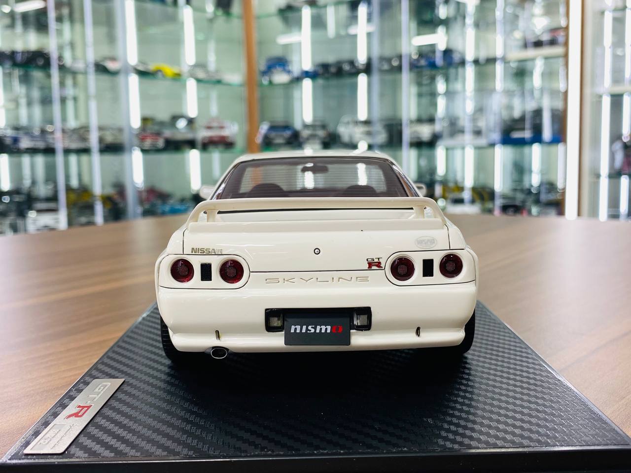 1/18 resin model (not opening) Ignition Model  Nissan Skyline GT-R R32  white