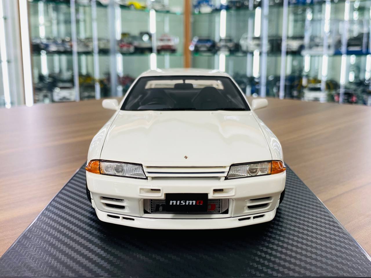 1/18 resin Ignition Model  Nissan Skyline GT-R R32 white/gold Rims