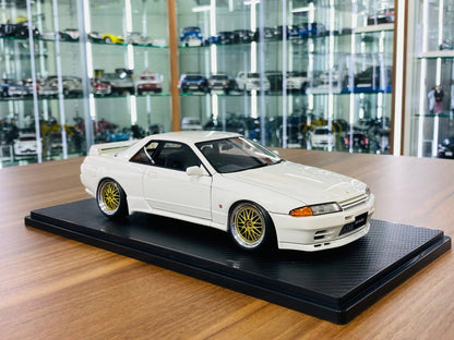1/18 resin Ignition Model  Nissan Skyline GT-R R32 white/gold Rims