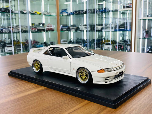 1/18 resin Ignition Model  Nissan Skyline GT-R R32 white/gold Rims