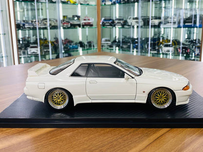 1/18 resin Ignition Model  Nissan Skyline GT-R R32 white/gold Rims