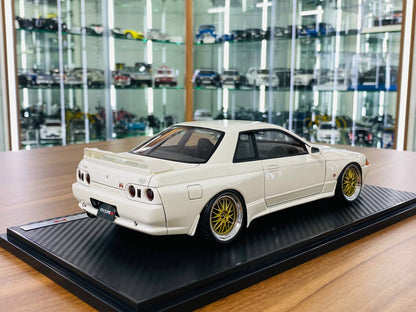 1/18 resin Ignition Model  Nissan Skyline GT-R R32 white/gold Rims