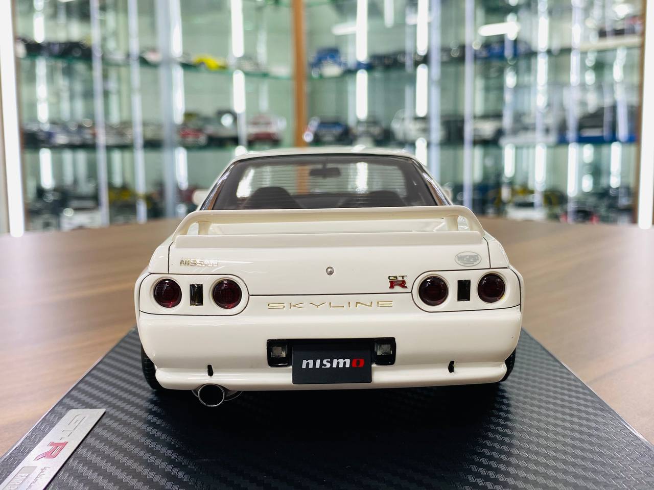 1/18 resin Ignition Model  Nissan Skyline GT-R R32 white/gold Rims