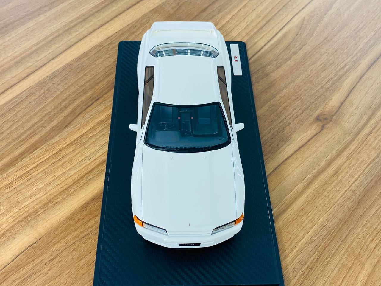 1/18 resin Ignition Model  Nissan Skyline GT-R R32 white/gold Rims