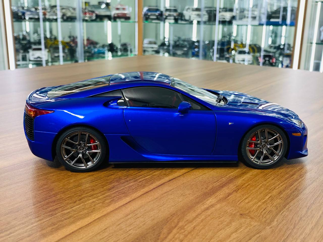 1/18 Diecast Metal Model  Full opening  AUTOart Lexus LFA Blue