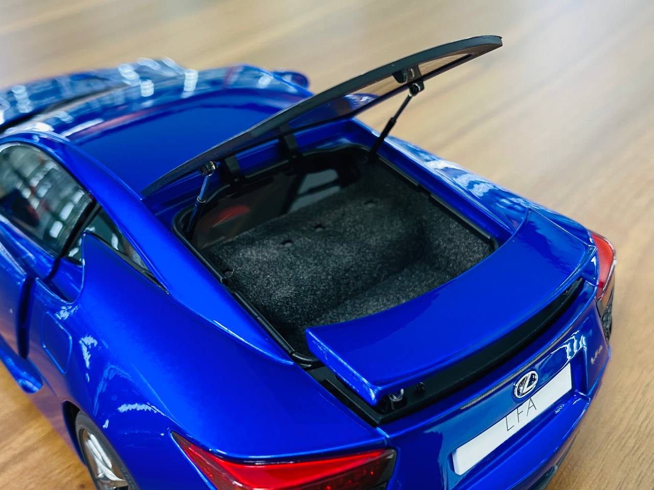 1/18 Diecast Metal Model  Full opening  AUTOart Lexus LFA Blue