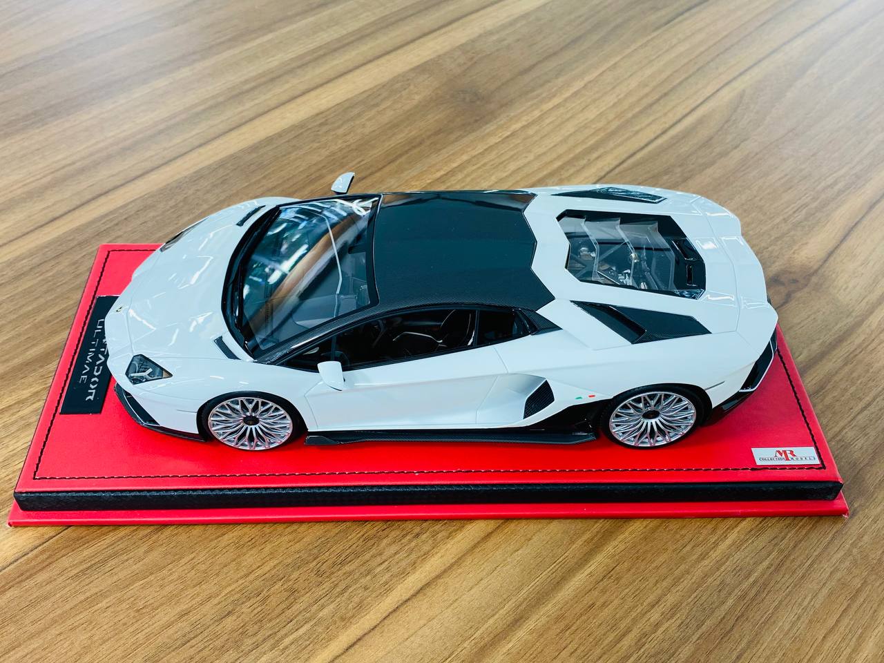 1/18 resin MR Collection Lamborghini Aventador ULTIMATE white Limited Edition