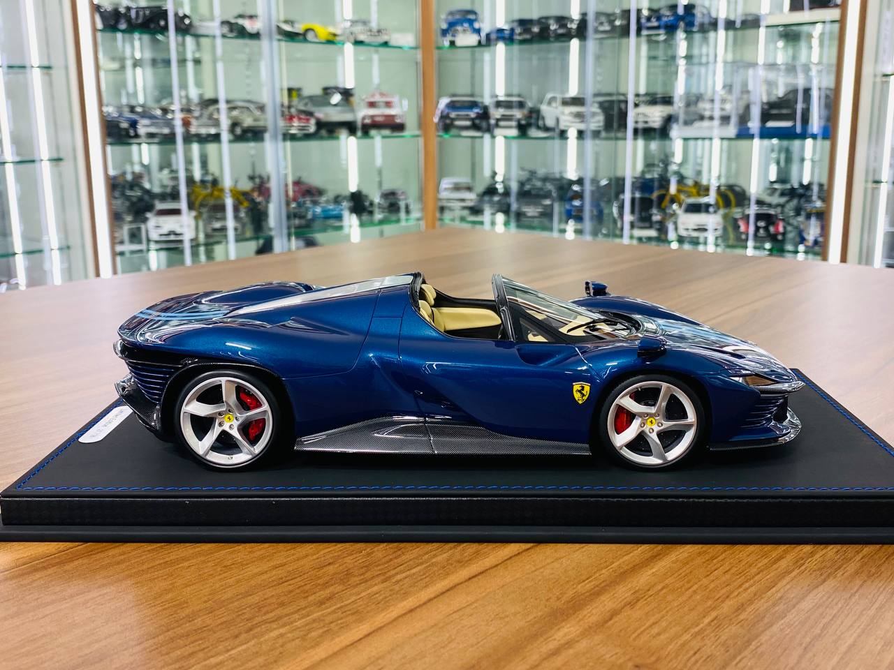 1/18 resin BBR Models Ferrari DAYTONA SP3 Blue Abu Dhabi Limited: 36 pcs