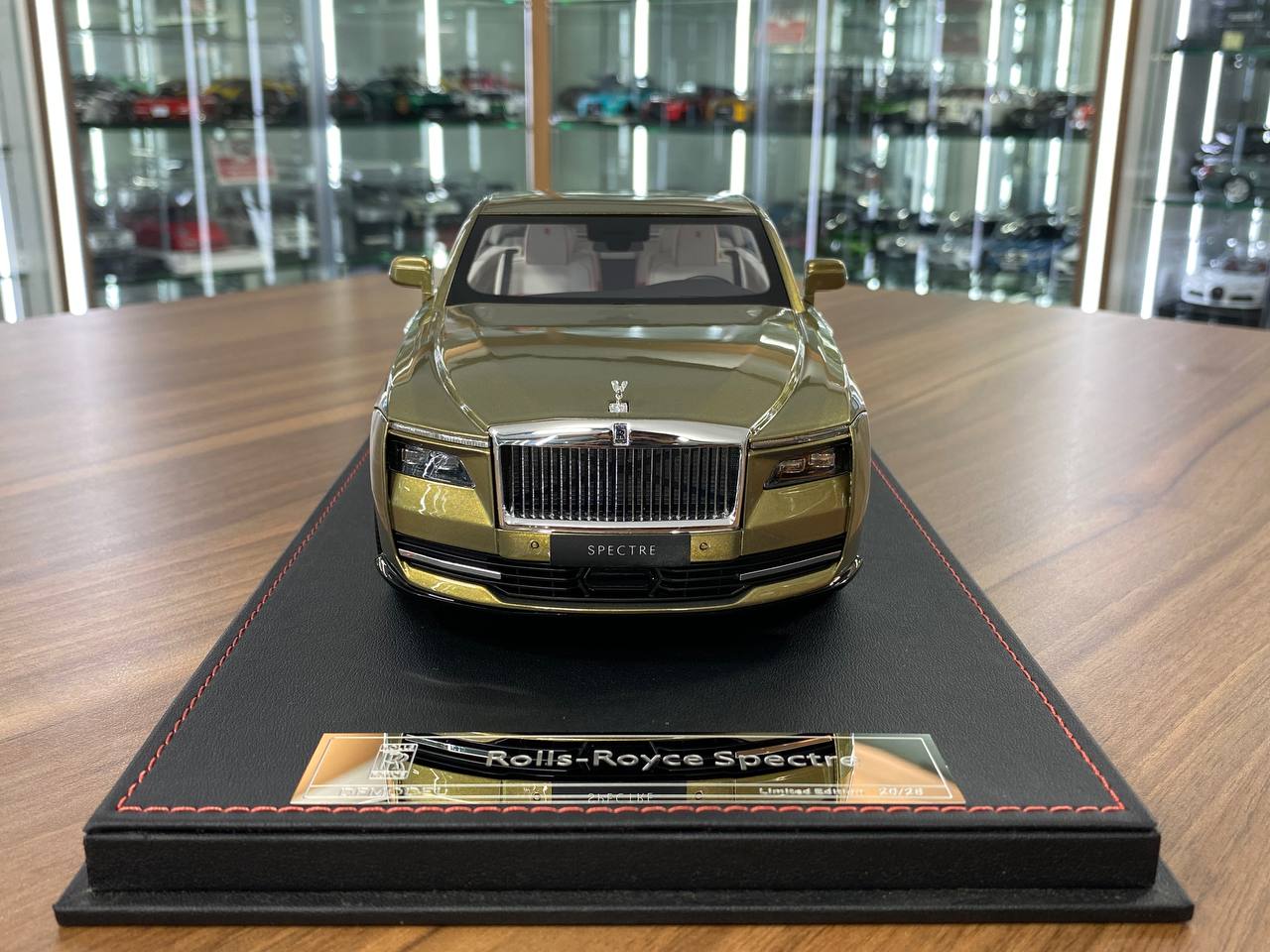 1/18 Resin DF Models Rolls Royce Spectre Gold Limited-28 pcs