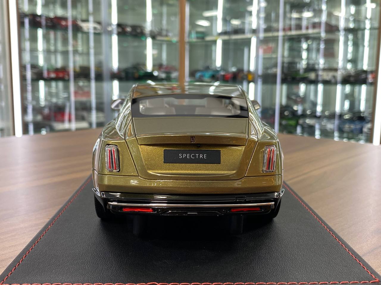 1/18 Resin DF Models Rolls Royce Spectre Gold Limited-28 pcs