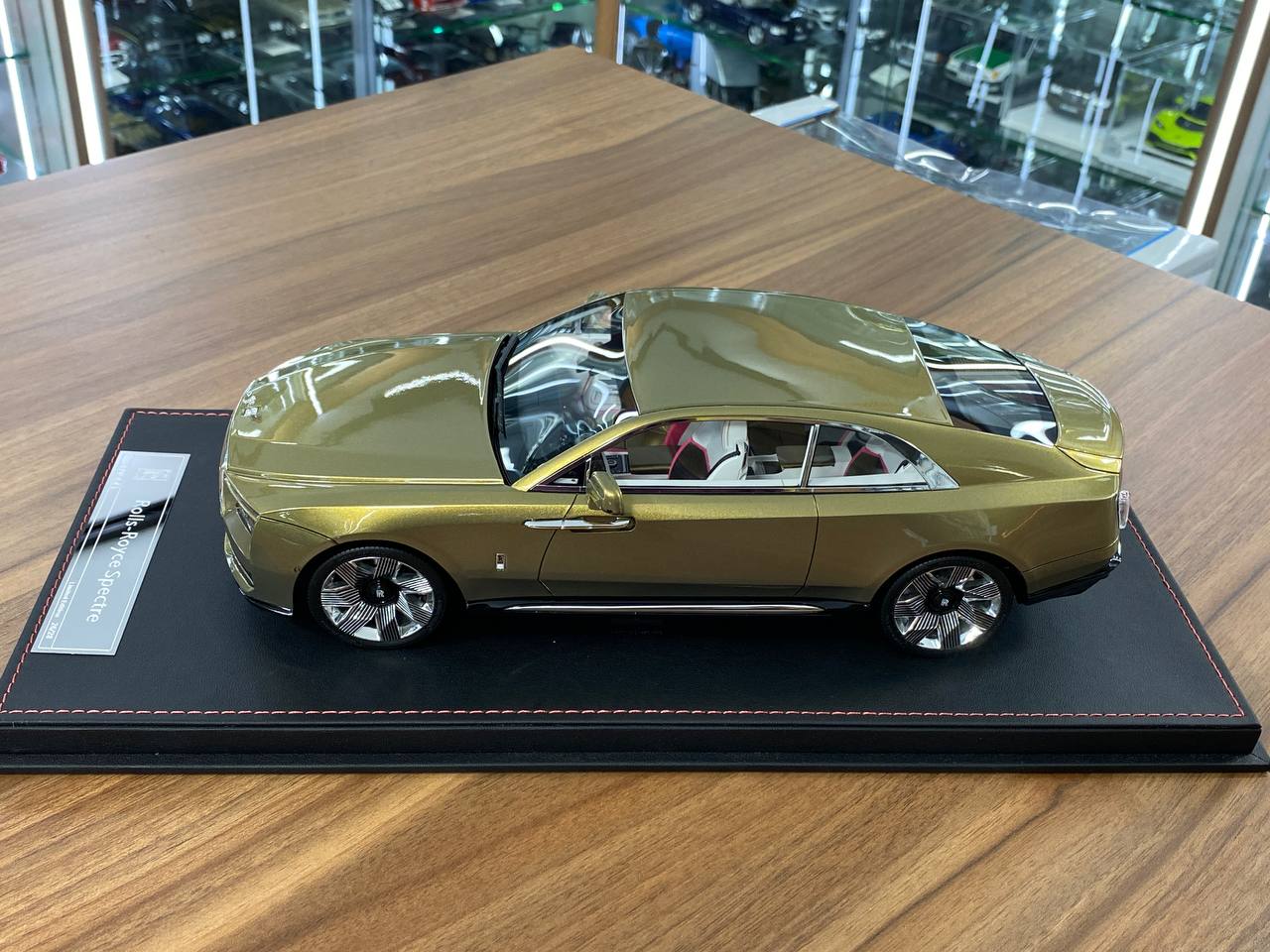 1/18 Resin DF Models Rolls Royce Spectre Gold Limited-28 pcs