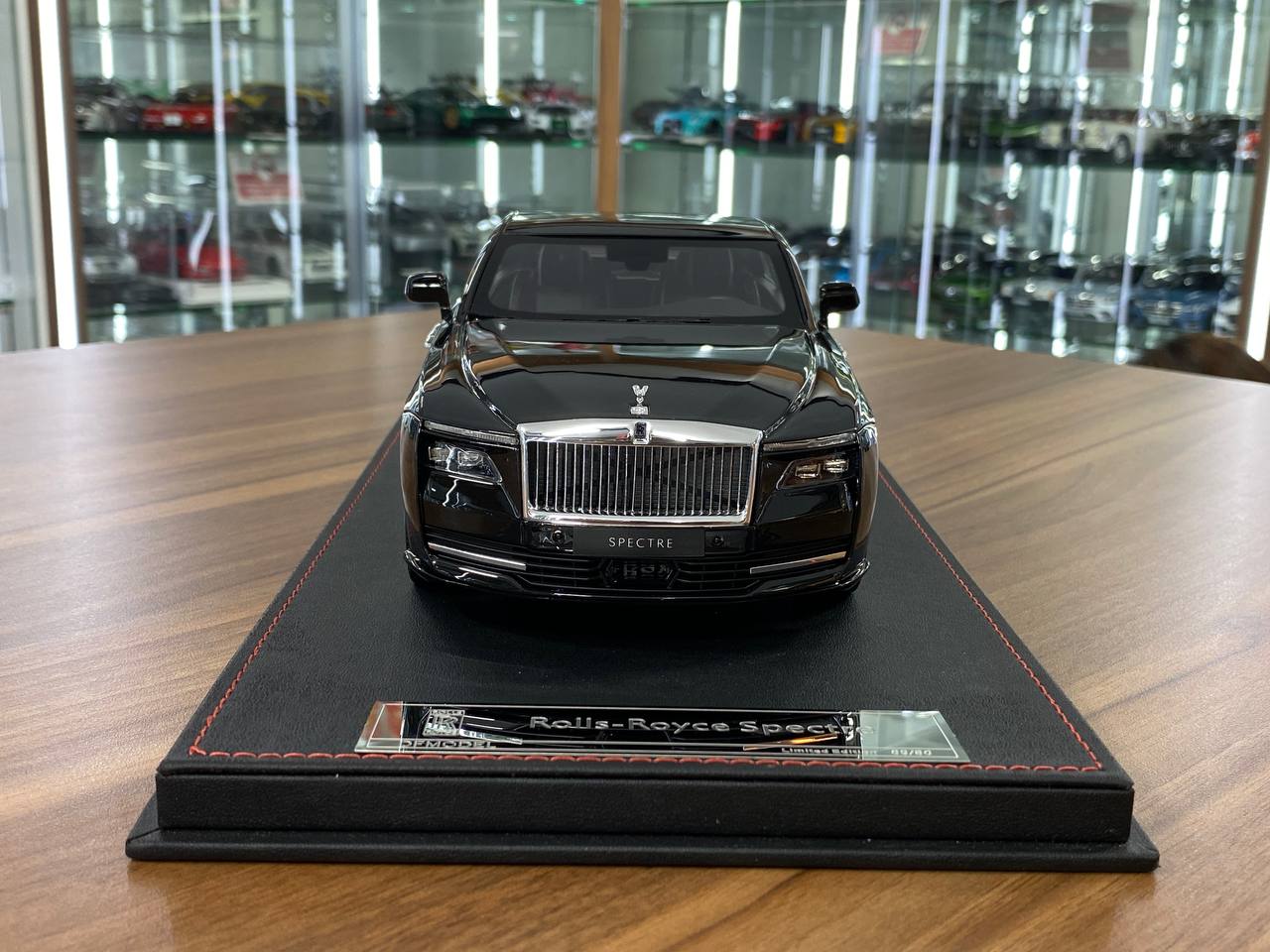 1/18 Resin DF Models Rolls Royce Spectre Black Limited-80 pcs