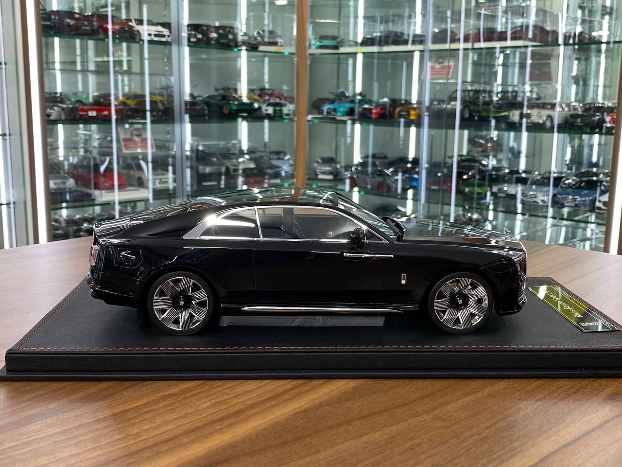 1/18 Resin DF Models Rolls Royce Spectre Black Limited-80 pcs
