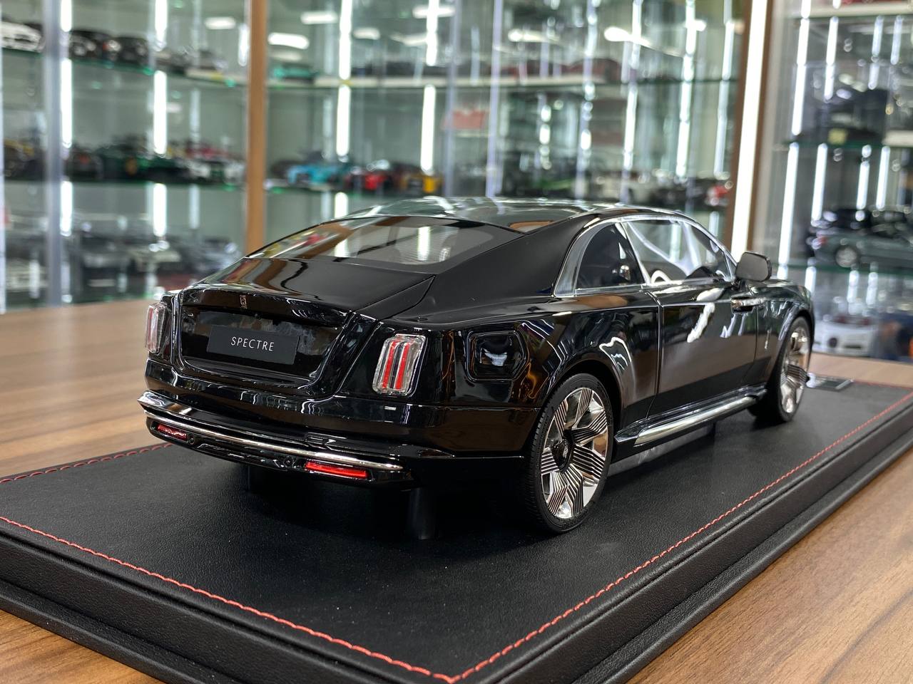 1/18 Resin DF Models Rolls Royce Spectre Black Limited-80 pcs