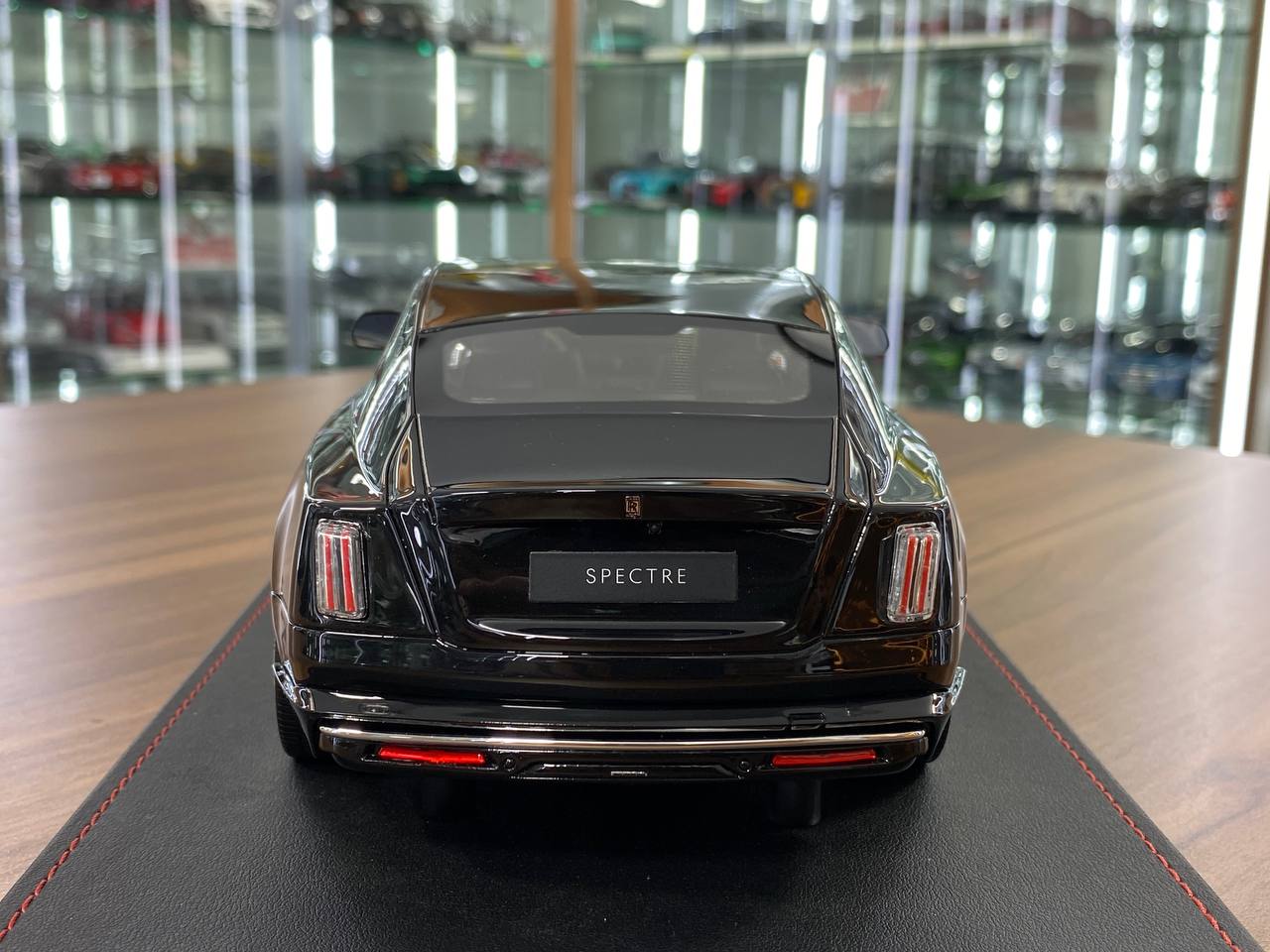 1/18 Resin DF Models Rolls Royce Spectre Black Limited-80 pcs