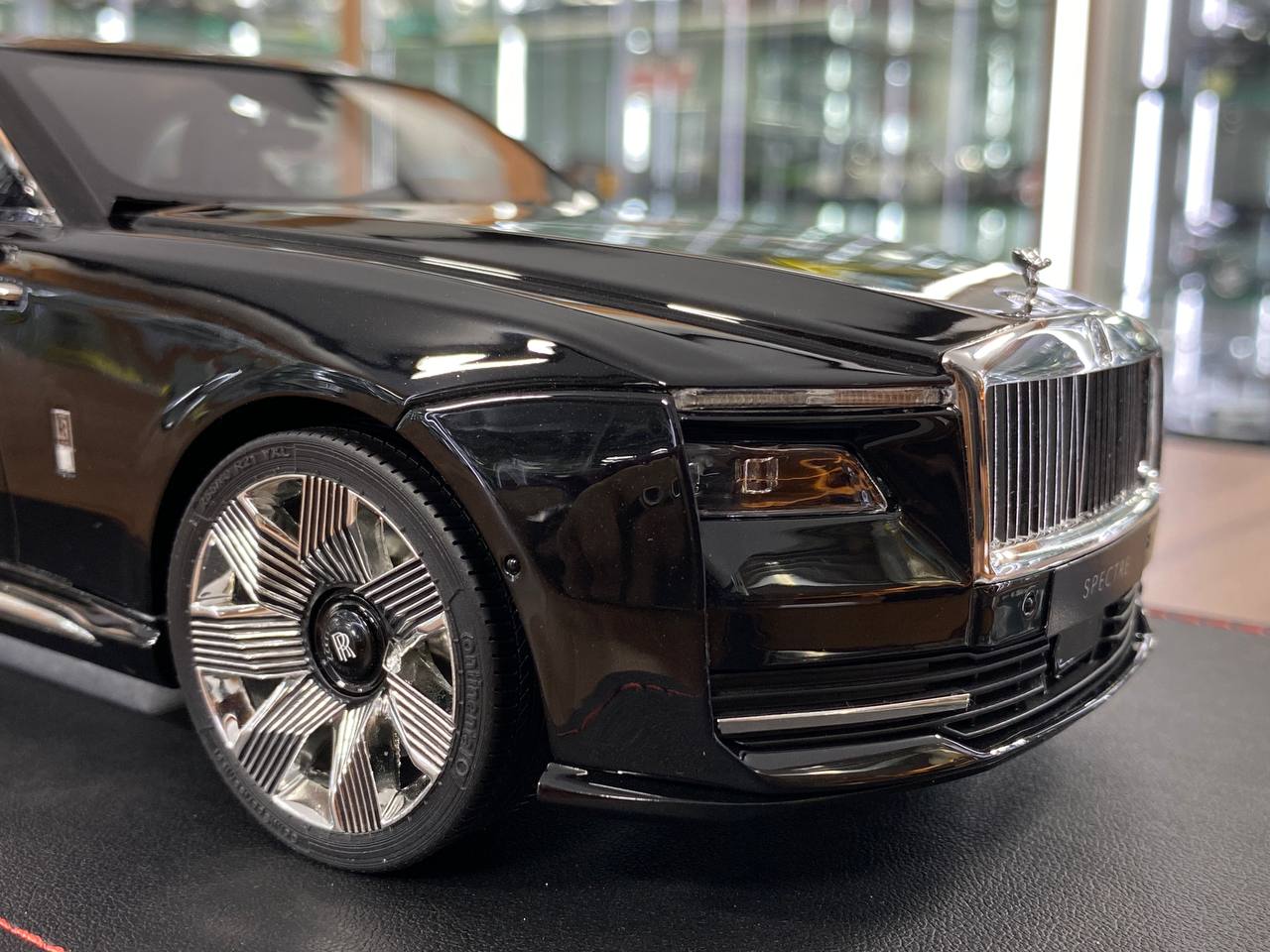 1/18 Resin DF Models Rolls Royce Spectre Black Limited-80 pcs