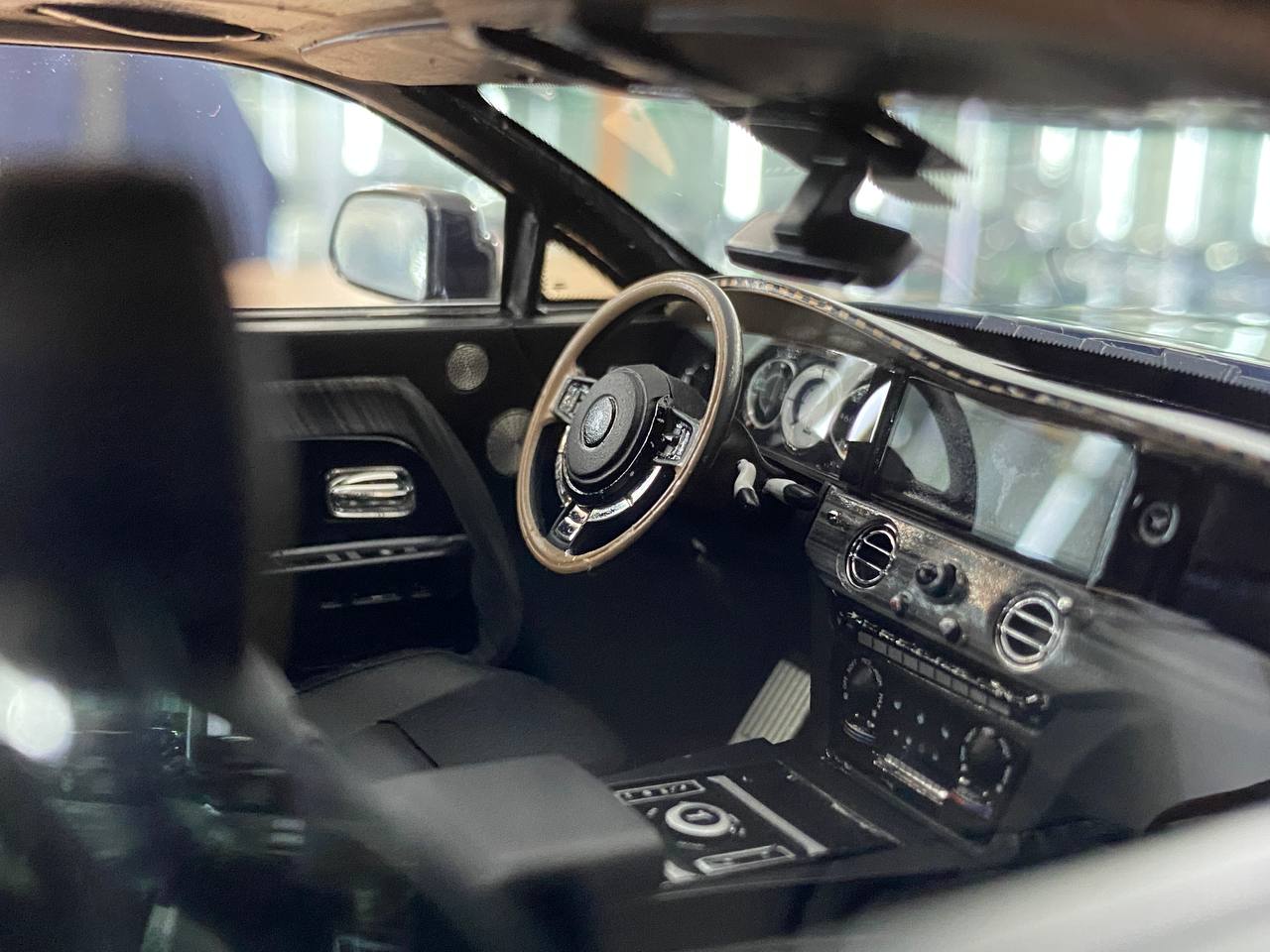 1/18 Resin DF Models Rolls Royce Spectre Black Limited-80 pcs
