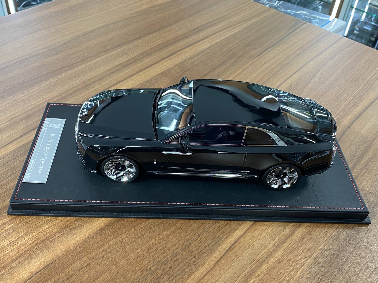 1/18 Resin DF Models Rolls Royce Spectre Black Limited-80 pcs