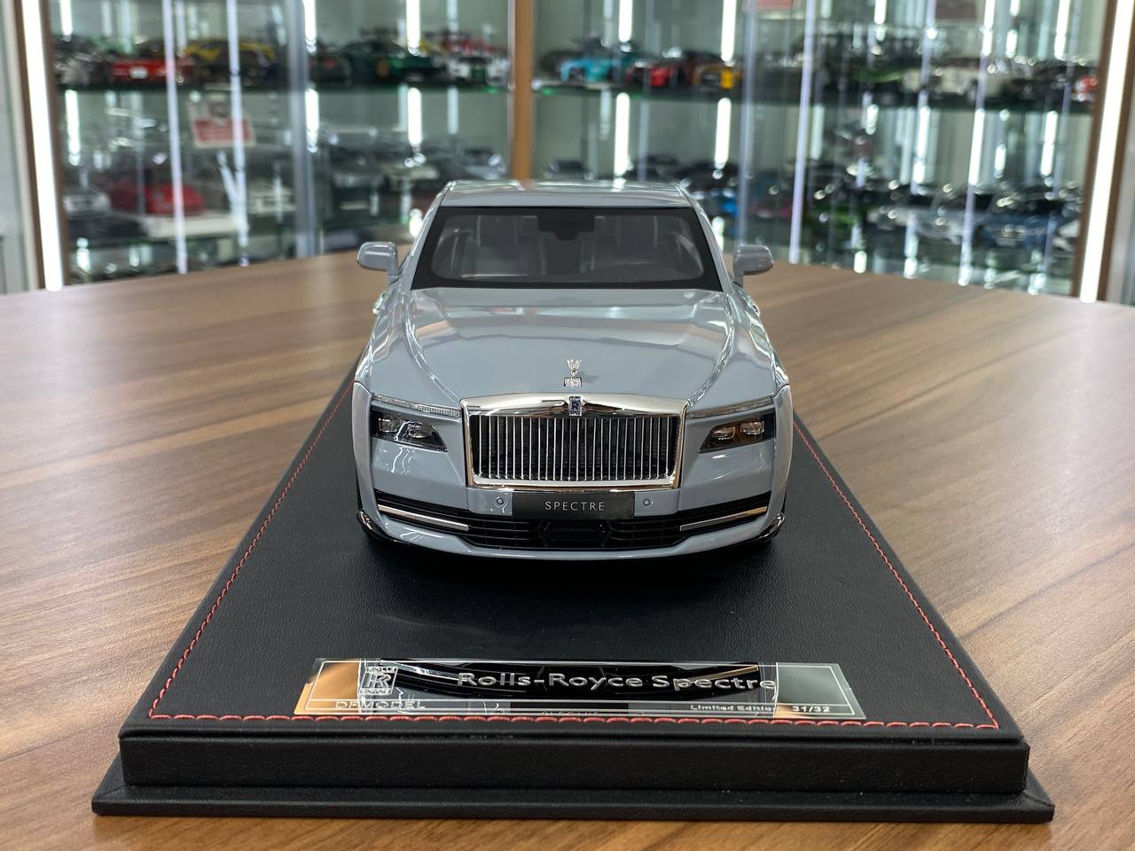 1/18 Resin DF Models Rolls Royce Spectre Gray Limited-32 pcs